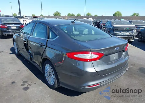 2016 Ford Fusion Hybrid S z USA, uszkodzony, nr VIN 3FA6P0UU0GR248090